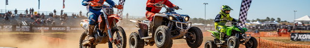 ein bild mit motorcross bike atv mini atv auf renstrecke 